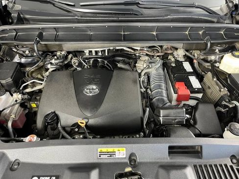Used 2022 Toyota Highlander XLE AWD/4WD image 44