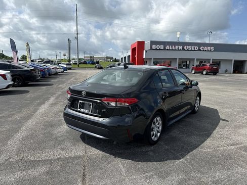 Used 2022 Toyota Corolla LE FWD image 13