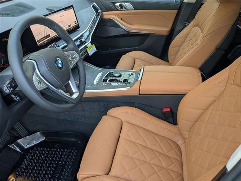 New 2026 BMW X7 xDrive40i w/ Premium Package image 4