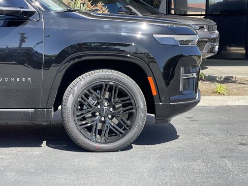 New 2026 Jeep Grand Wagoneer L Limited AWD/4WD image 7