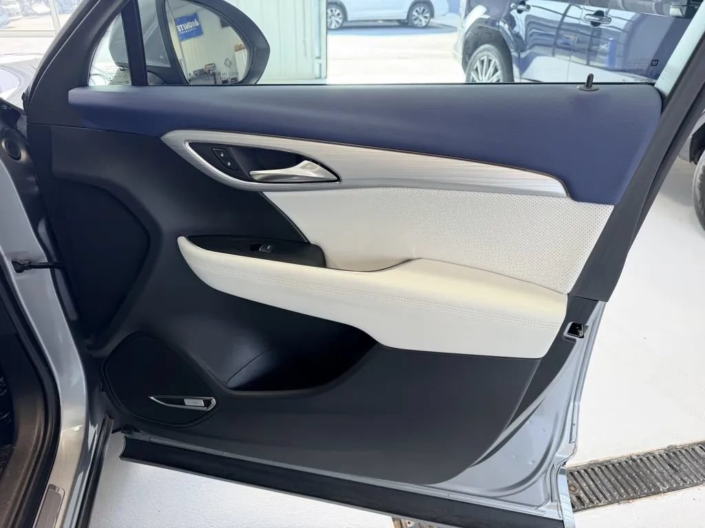 Used 2025 Buick Envision Avenir AWD/4WD image 27