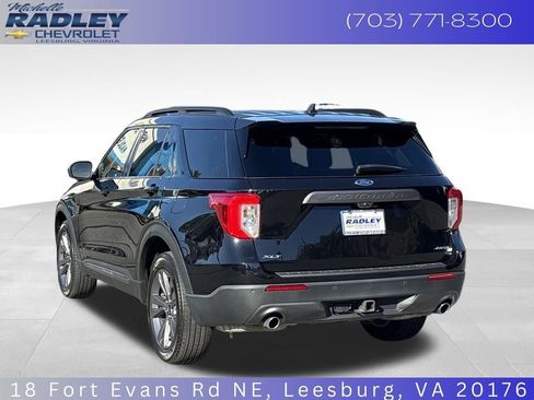 Used 2022 Ford Explorer XLT w/ Equipment Group 202A image 3