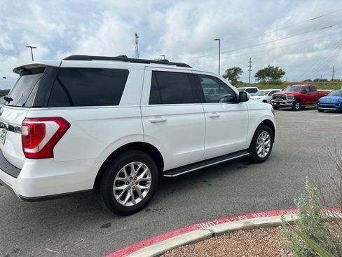 Used 2020 Ford Expedition XLT w/ Equipment Group 202A RWD image 3