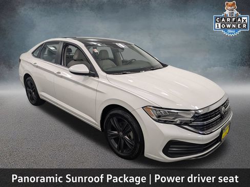 Used 2024 Volkswagen Jetta SE w/ Panoramic Sunroof Package FWD image 3