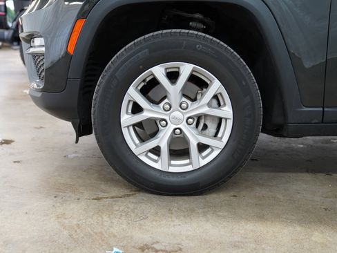 Used 2023 Jeep Grand Cherokee Limited AWD/4WD image 12