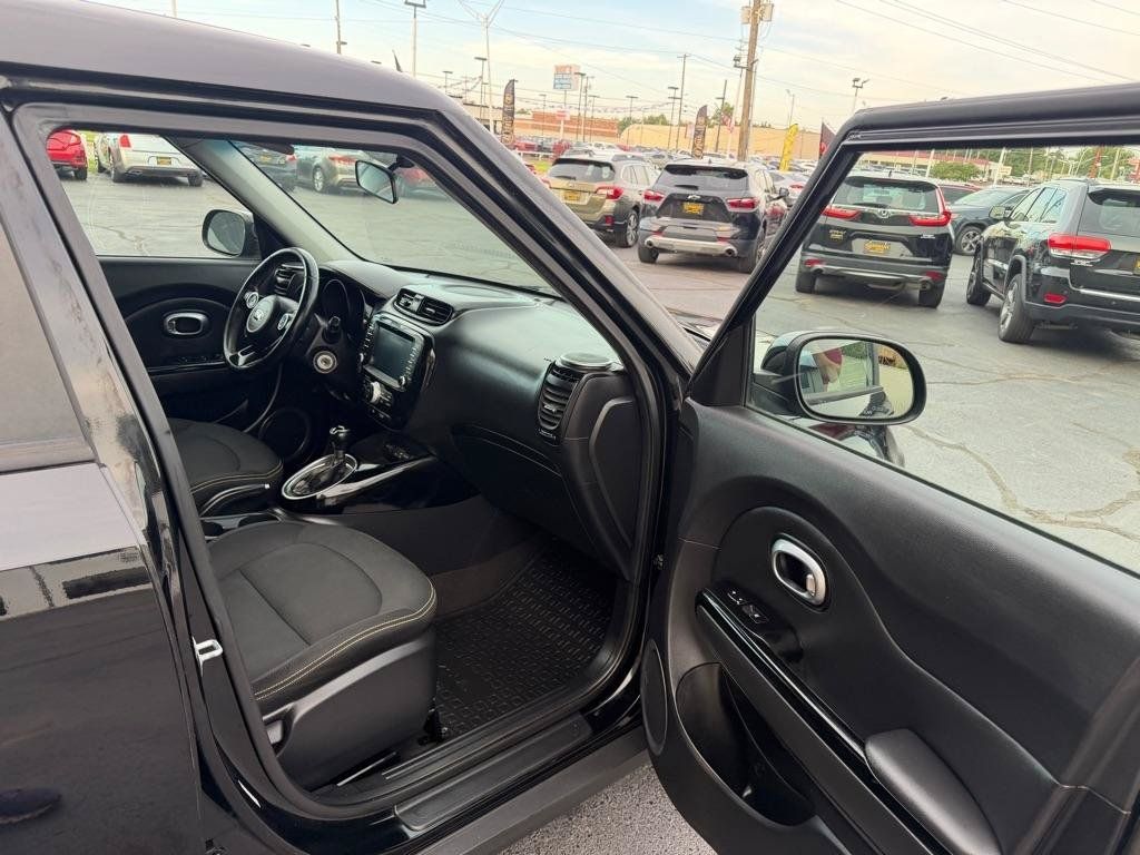 Used 2016 Kia Soul + w/ Audio Package FWD image 7