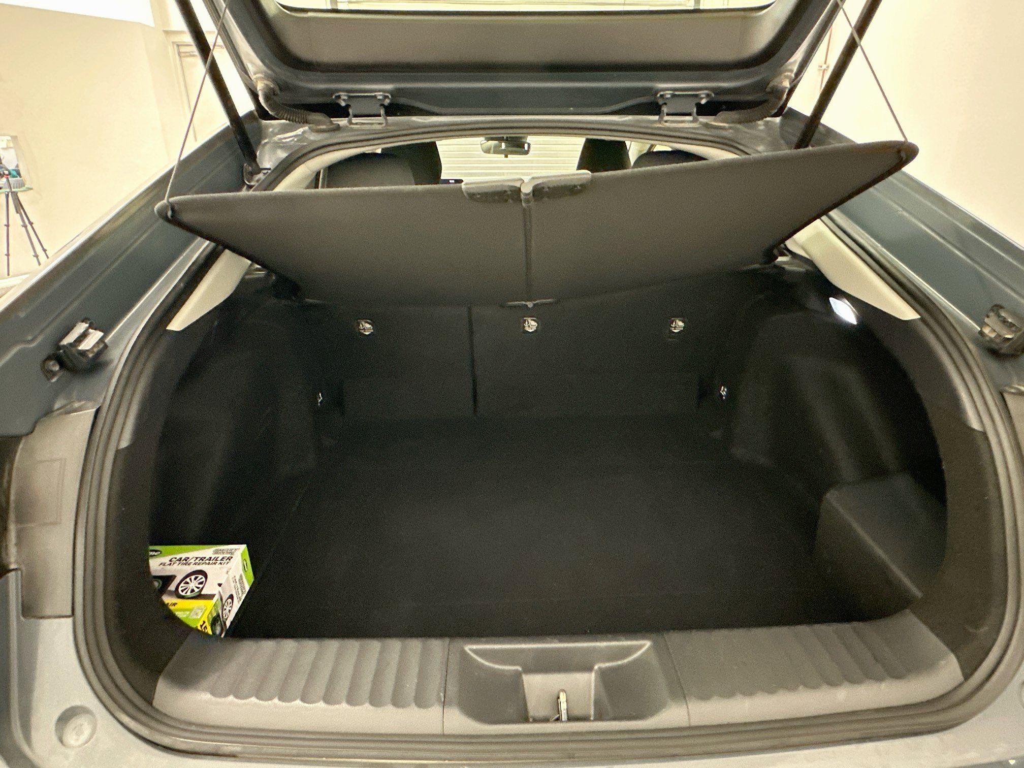 Used 2025 Toyota Prius LE FWD image 30