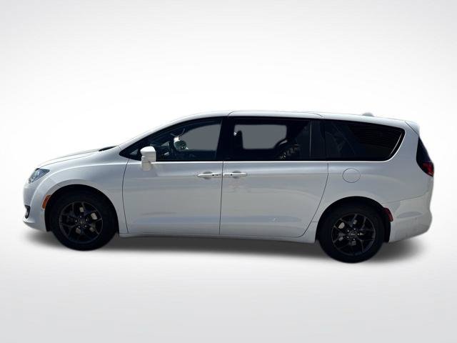 Used 2019 Chrysler Pacifica Touring Plus w/ Advanced Safetytec Group FWD image 11