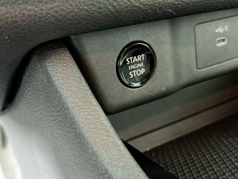 Used 2025 Nissan Rogue SV image 21