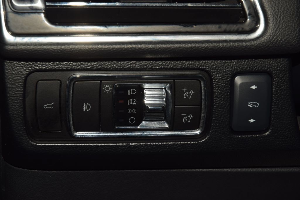 Used 2024 Lincoln Navigator L 4WD image 39