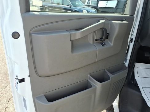 New 2026 Chevrolet Express 3500 LT w/ LT Preferred Equipment Group RWD image 10