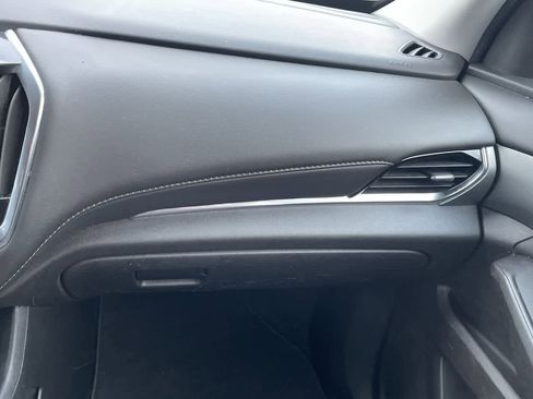 Used 2021 Chevrolet Traverse LT image 16