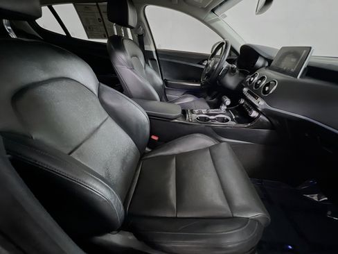 Used 2018 Kia Stinger Premium image 31