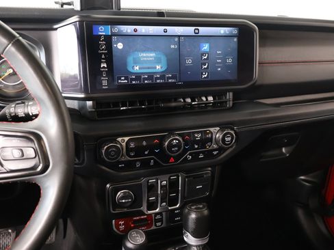 Used 2024 Jeep Wrangler Unlimited Rubicon w/ Technology Group AWD/4WD image 5
