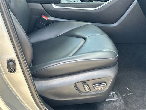 Certified 2024 Toyota Highlander XLE image 10
