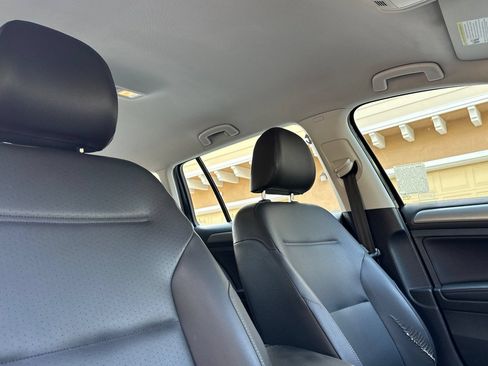 Used 2015 Volkswagen Golf TDI S FWD image 17
