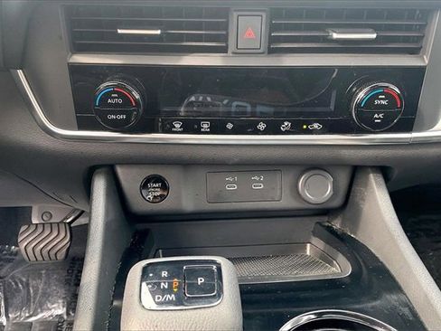 Used 2025 Nissan Rogue SV image 29