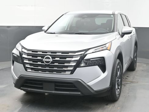 Used 2025 Nissan Rogue SV AWD/4WD image 4