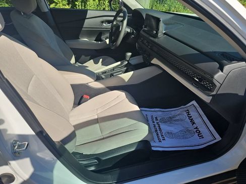 Used 2025 Honda Accord SE image 16