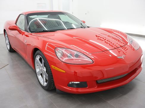 Used 2007 Chevrolet Corvette Coupe w/ Preferred Equipment Group RWD image 2
