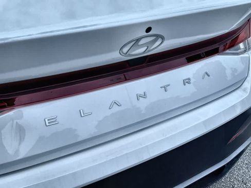 Used 2024 Hyundai Elantra SE FWD image 10