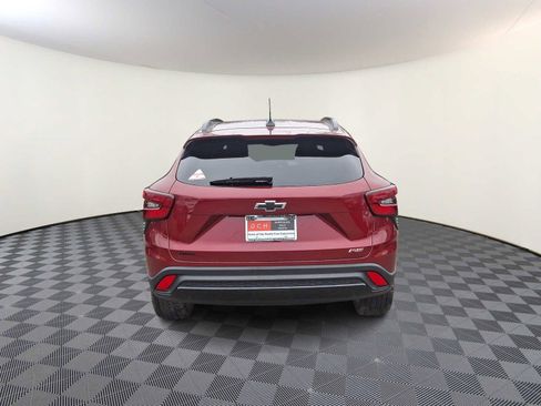 Used 2024 Chevrolet Trax RS w/ Sunroof Package image 6