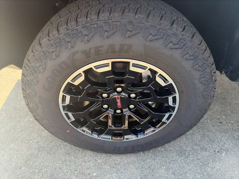New 2026 GMC Canyon AT4 AWD/4WD image 10