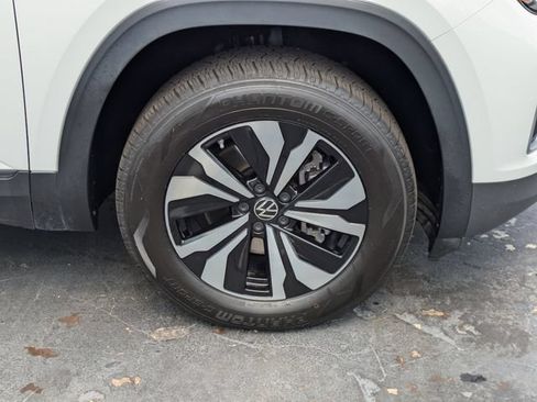 Used 2024 Volkswagen Atlas SE FWD image 12