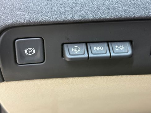 Used 2023 Buick Enclave Avenir image 16