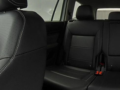 Used 2023 Volkswagen Atlas SE w/ Panoramic Sunroof Package AWD/4WD image 16