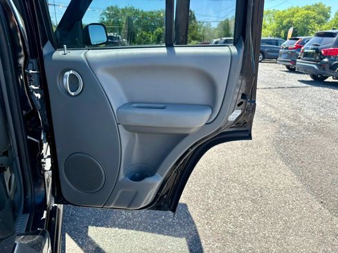 Used 2005 Jeep Liberty Limited AWD/4WD image 13