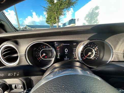 Used 2022 Jeep Gladiator Overland w/ Popular Equipment Package AWD/4WD image 38