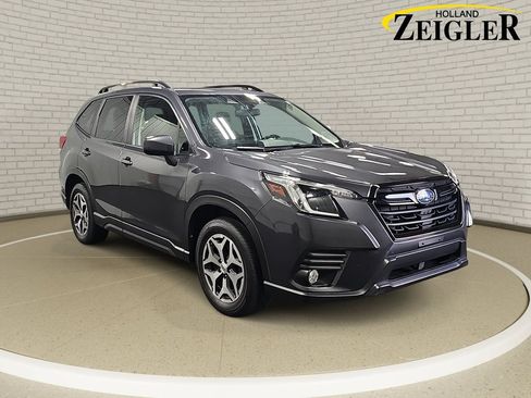 Used 2022 Subaru Forester Premium AWD/4WD image 3