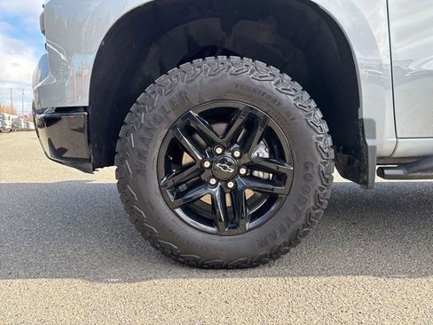 Used 2024 Chevrolet Silverado 1500 Custom Trail Boss w/ LPO, Dark Essentials Package image 19