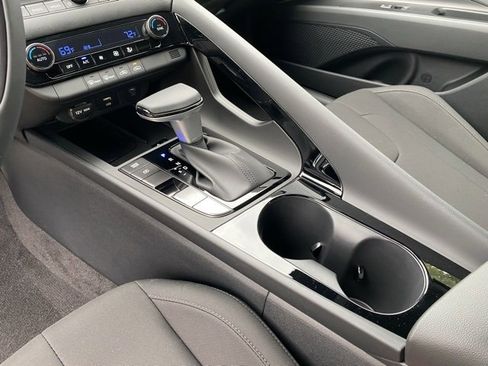 New 2025 Hyundai Elantra SEL image 21