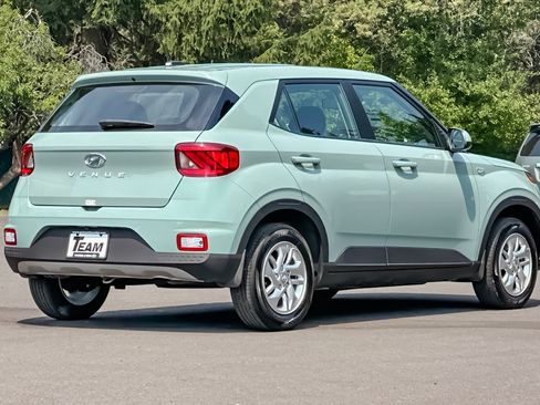 Certified 2026 Hyundai Venue SE FWD image 4