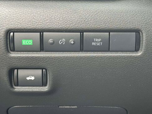 Used 2025 Nissan Sentra SV FWD image 18