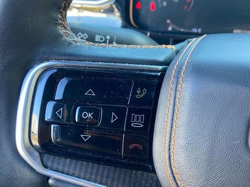 Used 2023 Jeep Grand Wagoneer Series III w/ Rear Seat Video Group 1 image 32