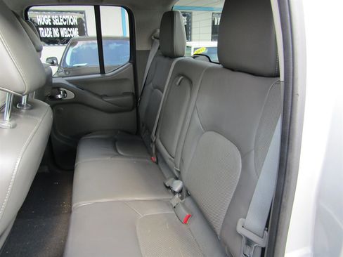 Used 2012 Nissan Frontier SL w/ Moonroof Pkg image 10