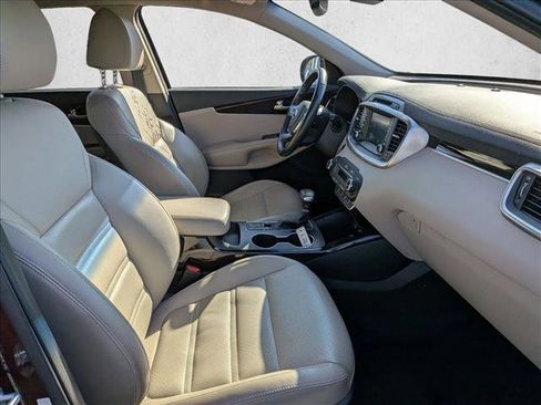 Used 2019 Kia Sorento EX image 16