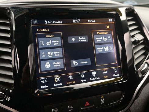 Used 2019 Jeep Cherokee Overland w/ Technology Group FWD image 17