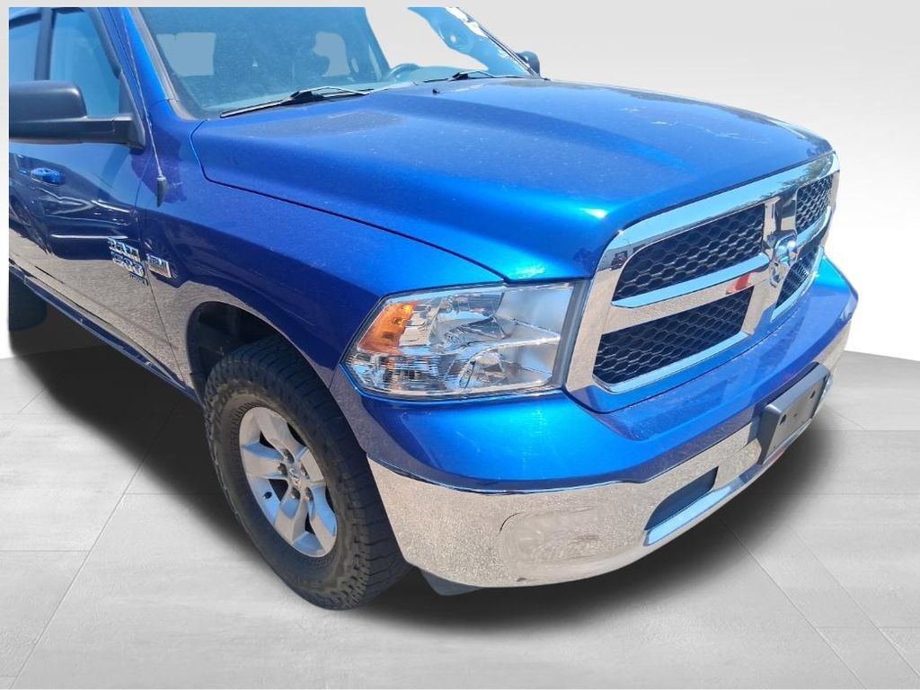 Used 2019 RAM 1500 Classic SLT AWD/4WD image 3
