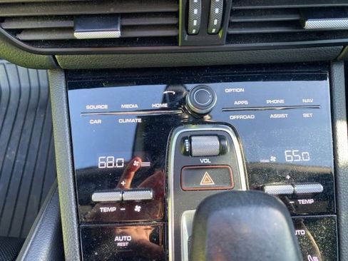 Used 2023 Porsche Cayenne Coupe image 19