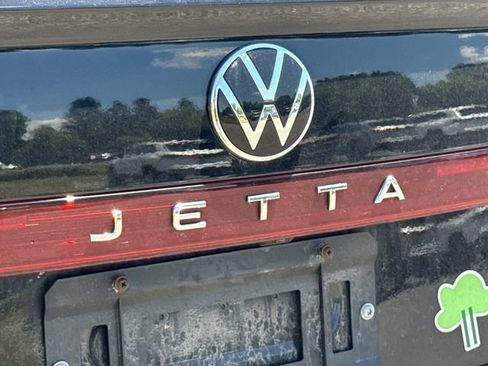 Used 2025 Volkswagen Jetta SE FWD image 17