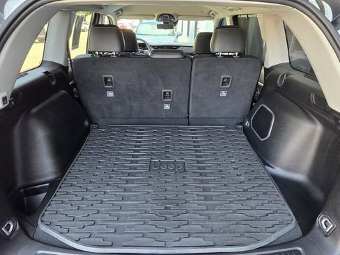Used 2024 Jeep Grand Cherokee Limited w/ Luxury Tech Group II RWD image 13