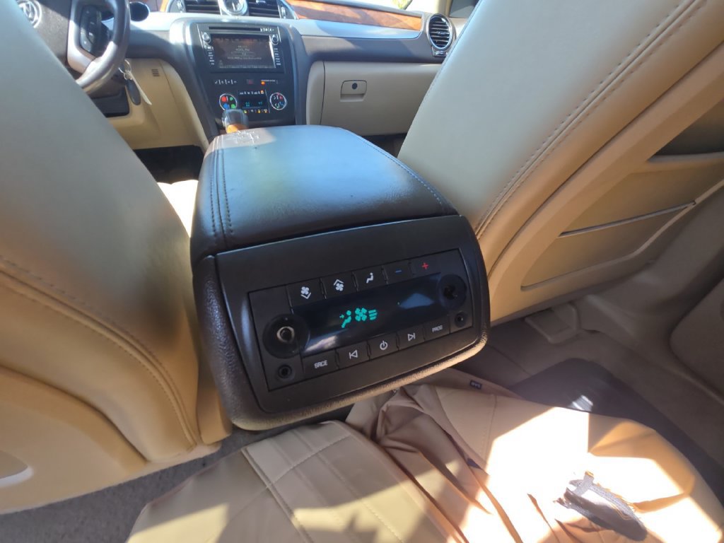 Used 2008 Buick Enclave CXL w/ Entertainment Package #3 FWD image 34