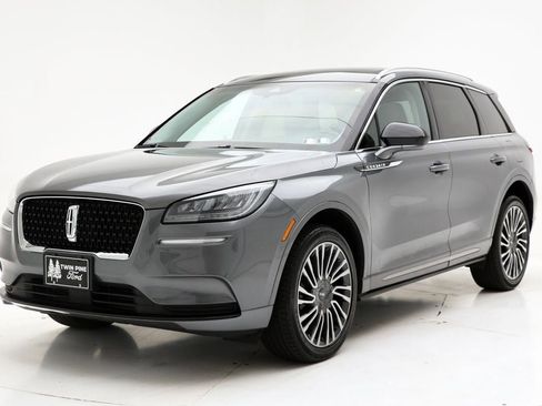 Used 2022 Lincoln Corsair AWD w/ Premium Package image 2