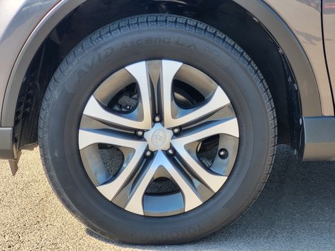 Used 2016 Toyota RAV4 LE AWD/4WD image 10