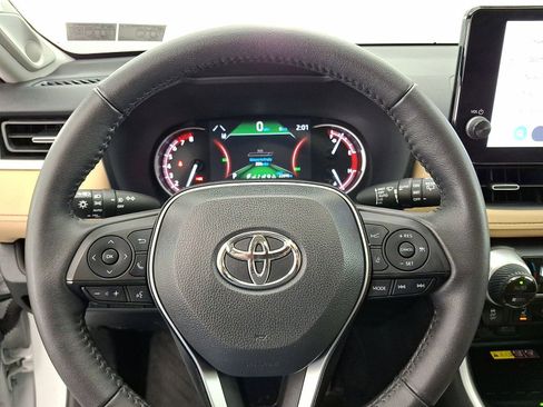 Used 2023 Toyota RAV4 XLE Premium image 16