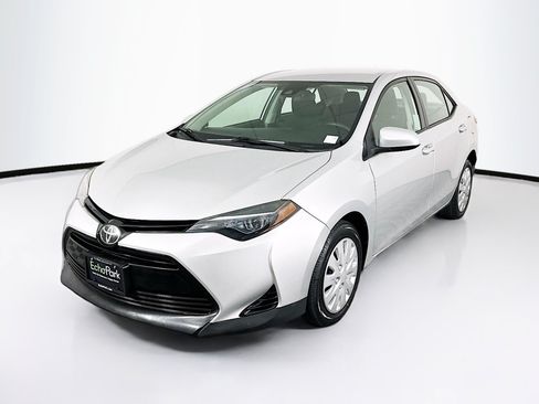 Used 2018 Toyota Corolla LE FWD image 3